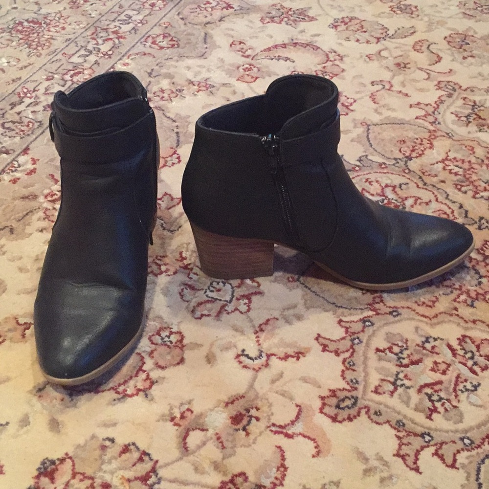 Bare trap Black Booties